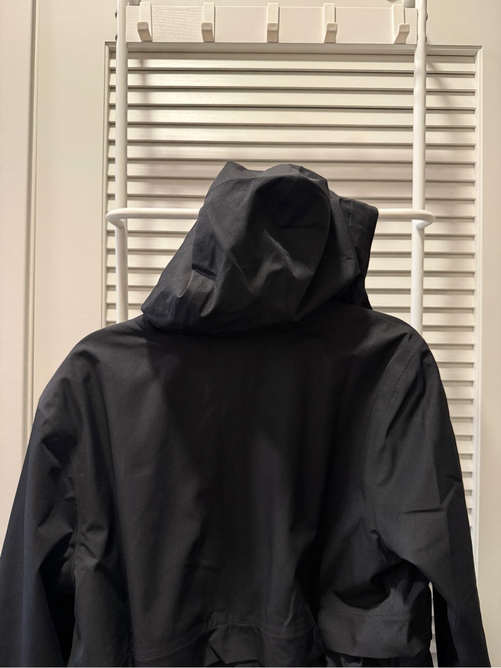 ATHLETA NWT BLACK RAIN-JACKET M WATERPROOF - Picture 5 of 9